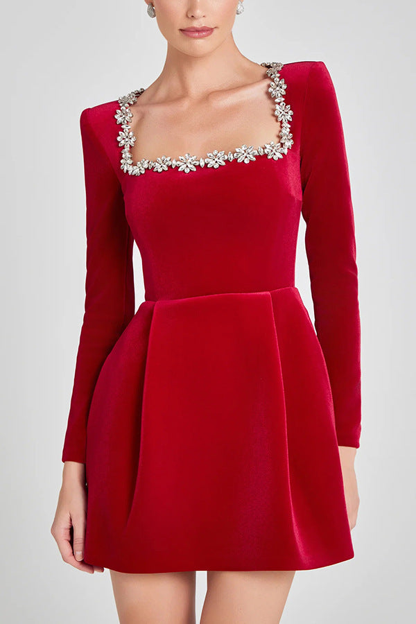 Elegantes Mini-Kleid mit Blumen-Details 8
