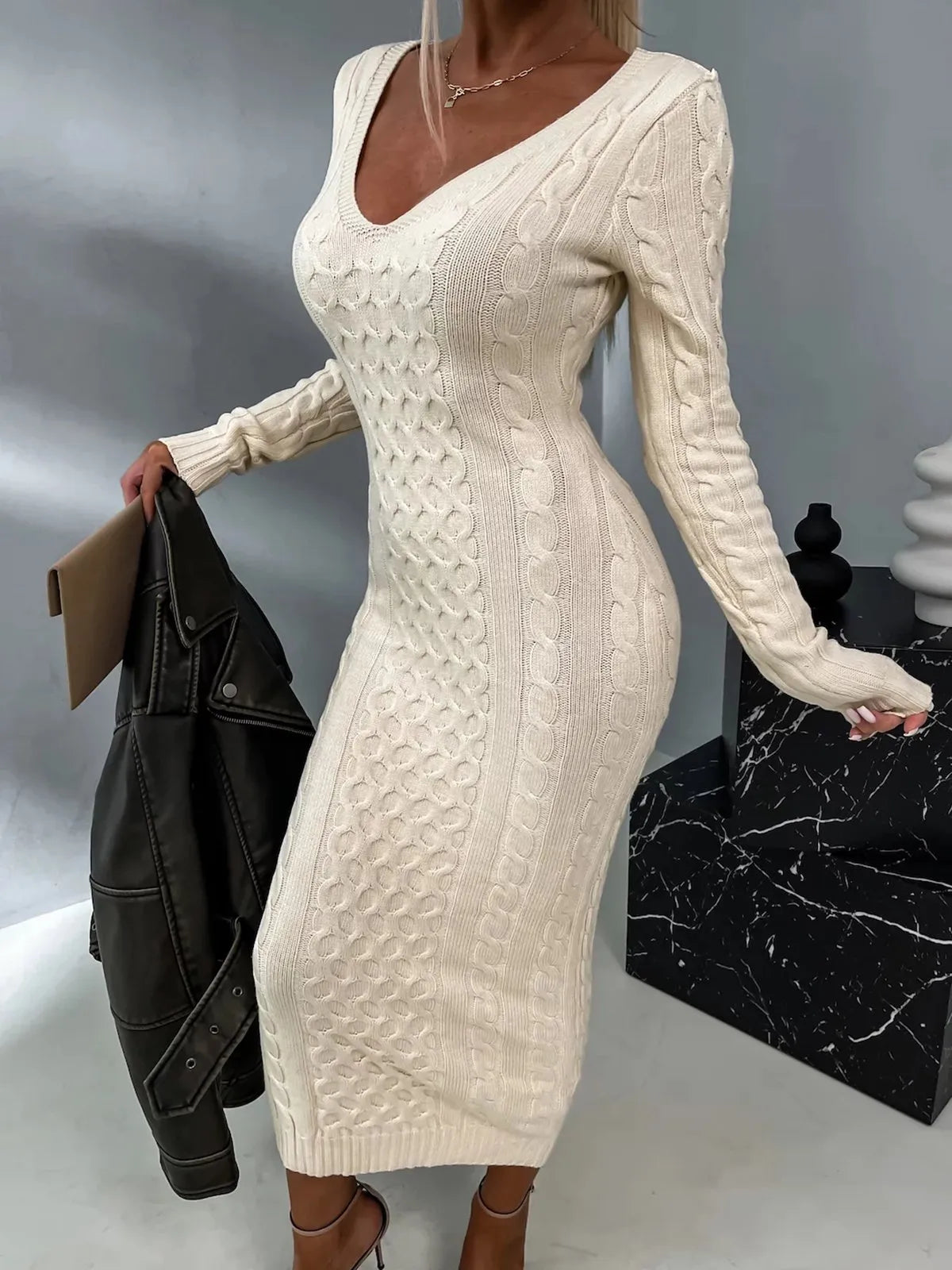 Beatrix | Elegantes Strickkleid mit Spitzenrücken für Damen