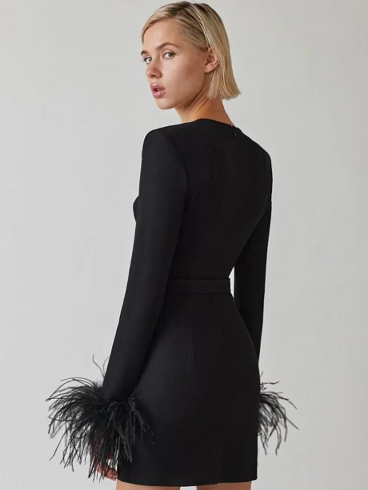Beatrix | Damen Bodycon-Minikleid mit Federn für festliche Anlässe