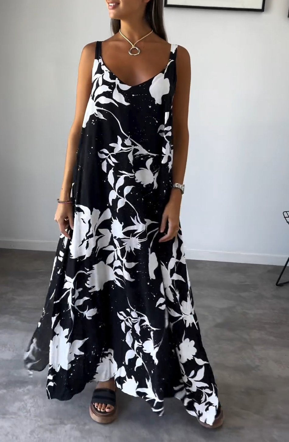 Eva | Elegant women's dress with print