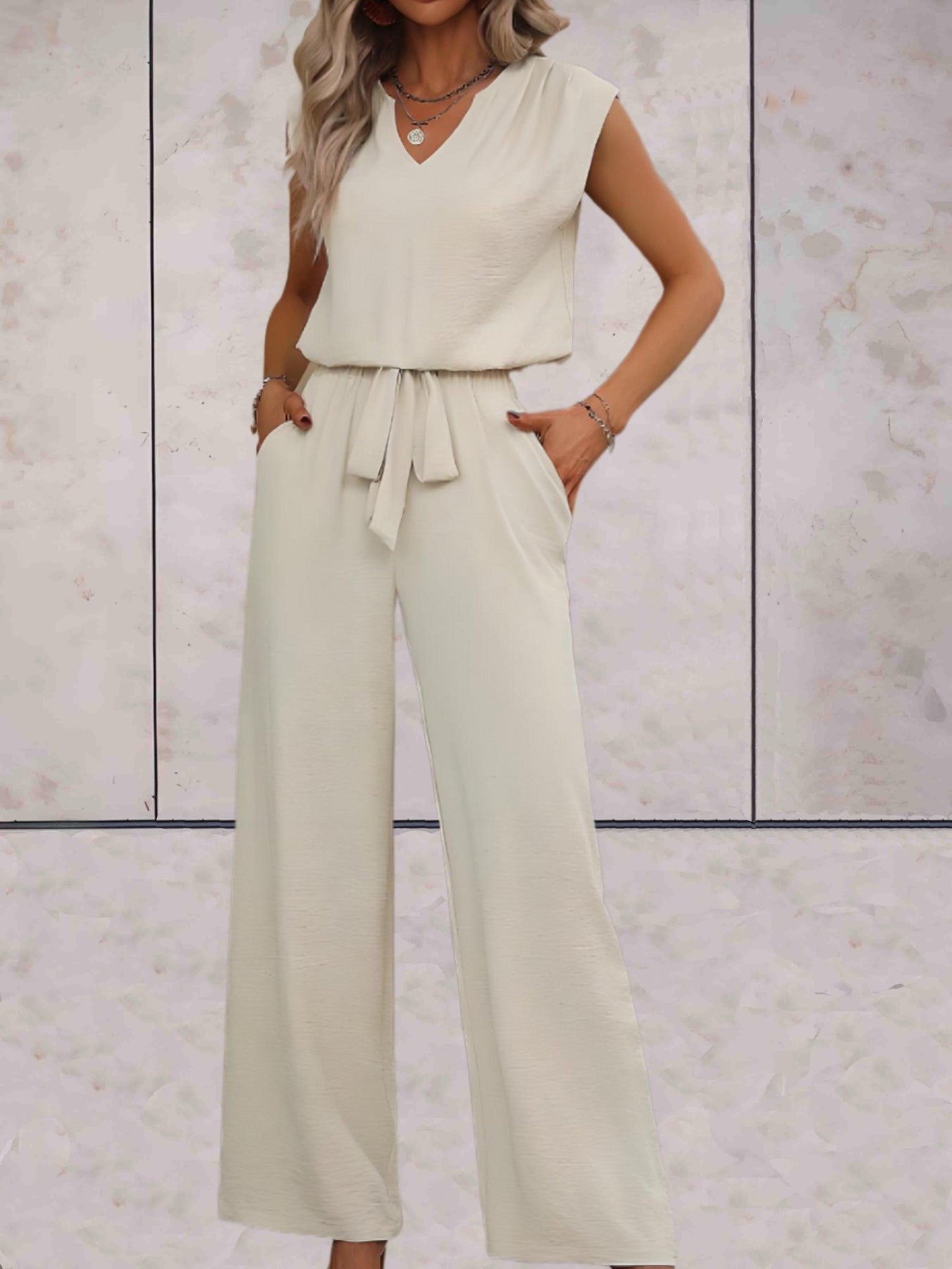 Variant image for Camilla | Elegantes Ärmelloses Blusenset mit Spitzenhals und Hosen-1